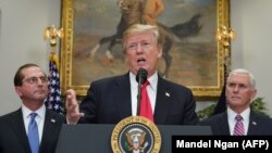 Donald Trump (ortada)