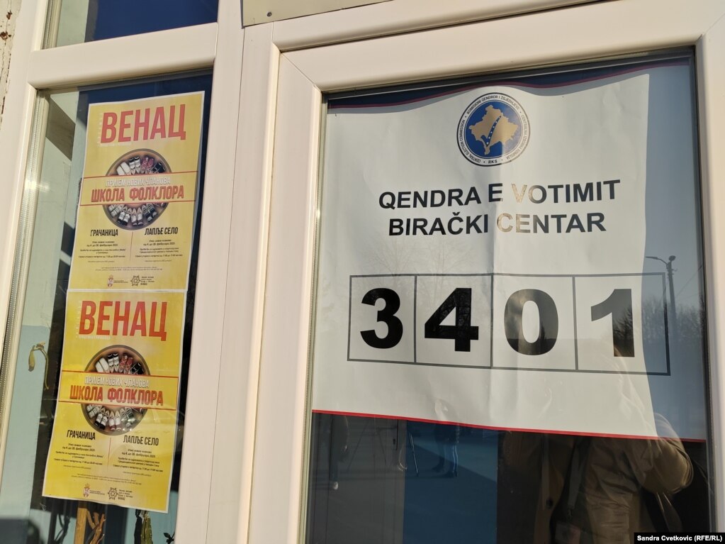 Një qendër votimi në Graçanicë.