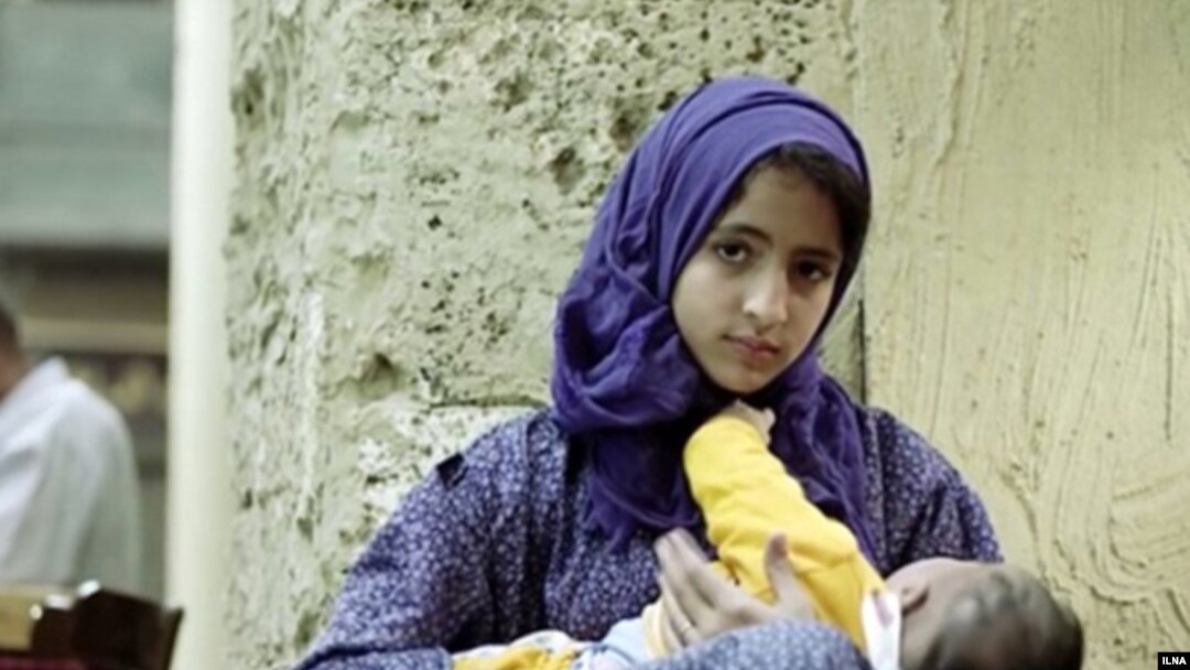 په ایران کې یوه وړوکې مور له خپل ماشوم سره