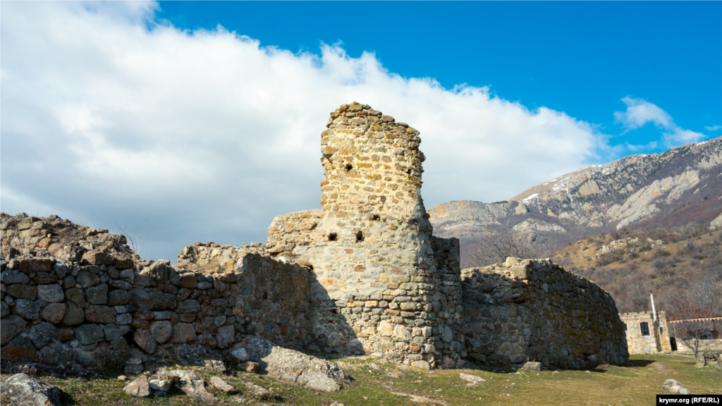 На думку істориків, Фуна була зведена в 1422-1423 роках для оборони князівства Феодоро, але буквально через пів року серйозно постраждала в результаті потужного землетрусу. З 2000 року фортечні споруди Фуни стараннями фахівців Кримської філії Інституту археології Національної академії наук України були частково реконструйовані й відкриті для екскурсійного відвідування. Як пам&#39;ятка археології та архітектури вважається національним надбанням України