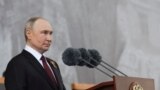 Президент Росії Володимир Путін на Красній площі в Москві 9 травня 2025 року