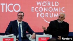 Predsednik Srbije Aleksandar Vučić i premijer Albanije Edi Rama na panelu na Svetskom ekonomskom forumu u Davosu, 19. januar 2023. godine. 