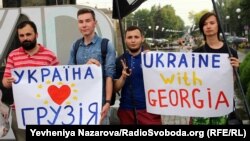 «Необхідно підтримати Грузію так само, як Грузія підтримує нас всі ці п’ять років», – заявив організатор акції Прохор Казбеков