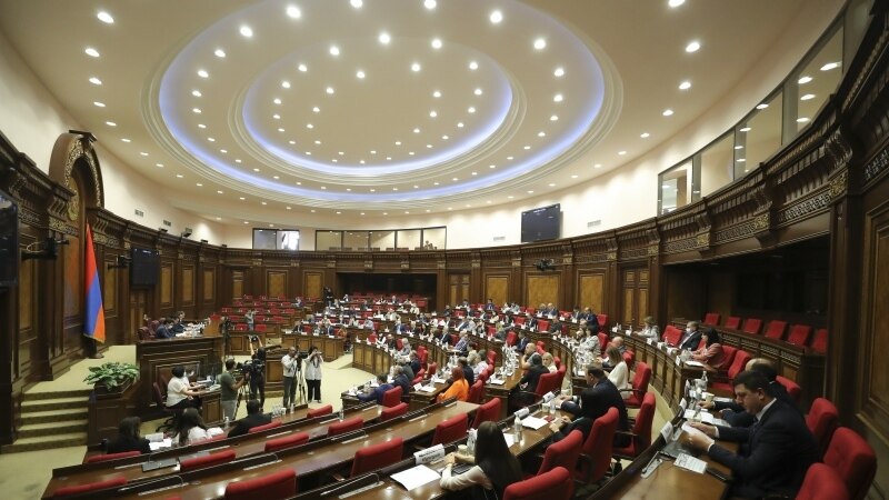 Оппозиция предлагает на очередном заседании НС в срочном порядке обсудить гуманитарные проблемы в Карабахе 