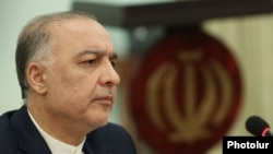 Դեսպան Մեհդի Սոբհանին Երևանում Իրանի դեսպանատանը ասուլիսի ժամանակ, 17-ը հունիսի, 2025թ.