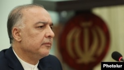 Դեսպան Մեհդի Սոբհանին Երևանում Իրանի դեսպանատանը ասուլիսի ժամանակ, 17-ը հունիսի, 2025թ.