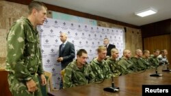 Затримані на Донеччині десантники Росії на прес-конференції в Києві (27 серпня). Це військовослужбовці 331-го полку 98-ї Свірської дивізії Повітрянодесантних військ Російської Федерації