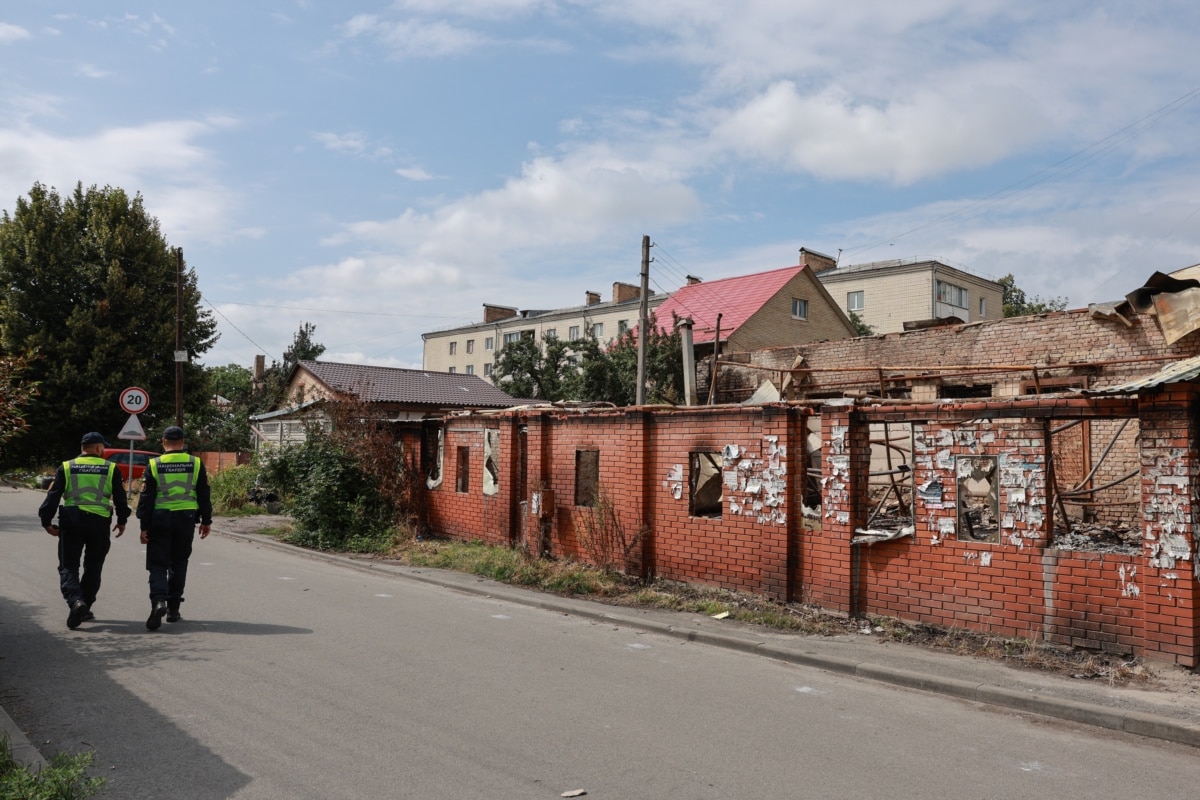 Вулиці поруйнованого мікрорайону патрулюють військові Нацгвардії, Вишневе, Київська область, 13 липня 2026 року