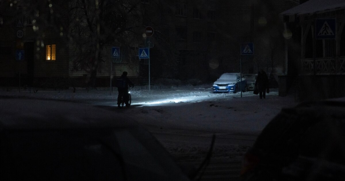 ДТЕК пояснив причини аварій у Києві через атаки та морози