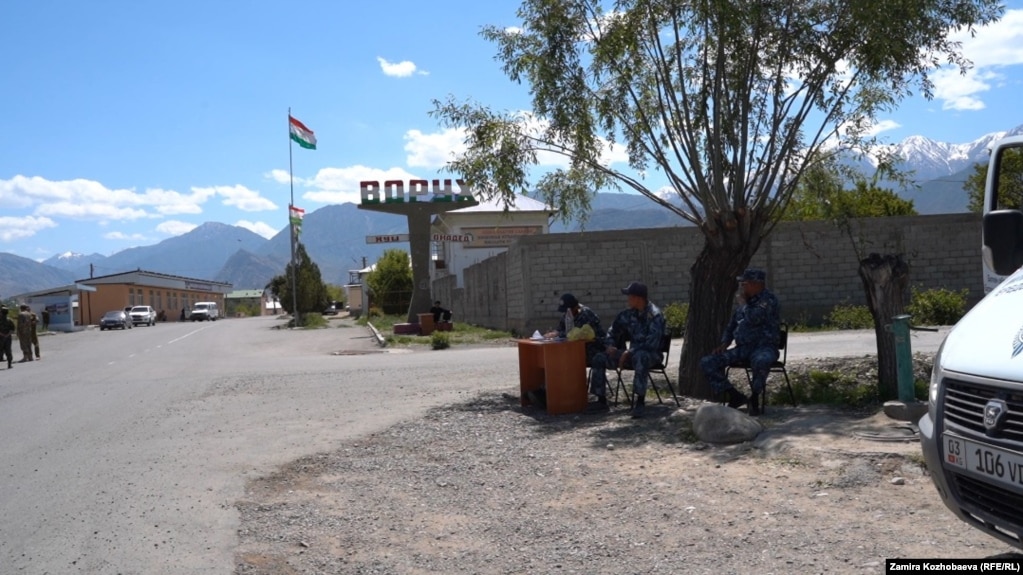 Кыргызско-таджикская граница в местности анклава Ворух. Иллюстративное фото. 