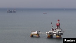 "Lukoil" şirkətinin "Filanovski" yatağındakı neft hasilatı platforması