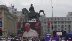 Як папу Франциска зустрічала здебільшого православна Румунія – відео