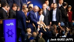 ისრაელის პრემიერ-მინისტრს ბენიამინ ნეტანიაჰუს მხარდამჭერები გამარჯვებას ულოცავენ
