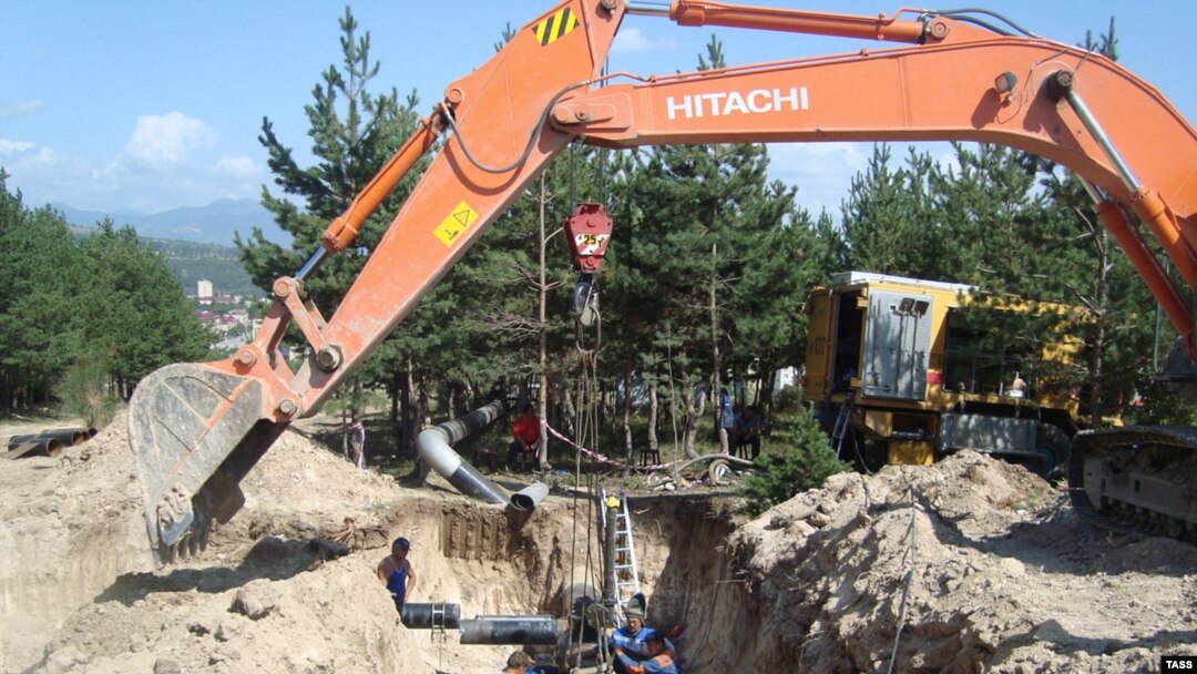 В 2012 году фирма «Домстрой» строила два участка дороги, но работы были приостановлены из-за перебоев с финансированием