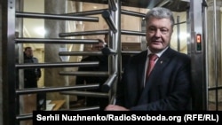 Петро Порошенко під час відвідин Державного бюро розслідувань, до якого його викликали на допит. Київ, 24 січня 2020 року