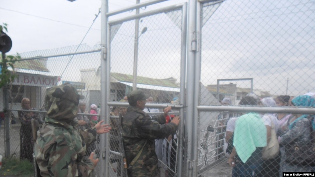 O‘zbekiston - Qirg‘iziston munosabatlari noaniqligicha qolayotgani oqibatida 2010 yilda yopilgan chegaralar shu kungacha ochilgani yo‘q.