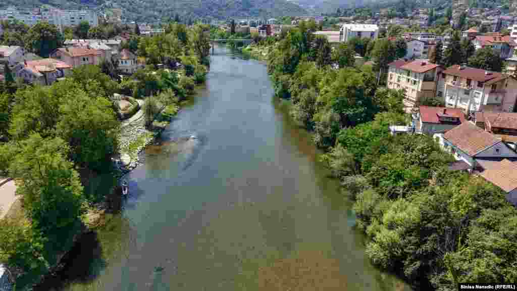 Trenutno hidrološko stanje rijeke Vrbas je stabilno i u granicama normalnih vrijednosti na svim ključnim mjernim stanicama, bez opasnosti od izlijevanja, kako se navodi iz Agencije za vodno područje rijeke Save., Banja Luka, 4. avgust 2026. 