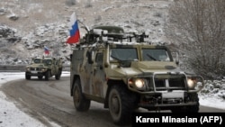 Окремо аналітики зауважили, що передислокація Росією елементів своїх «миротворчих сил» з Нагірного Карабаху в Україну підриває вплив Росії на Вірменію