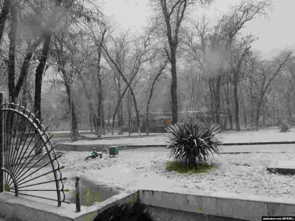 Aşgabatda gar ýagdy