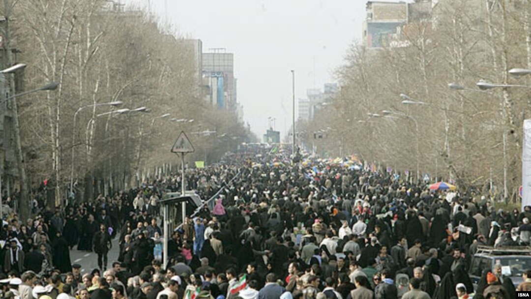 رییس جمهوری اسلامی ایران به راهپیمایان تهرانی خبر خوش هسته ای نداد.