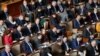 Депутатите в парламента по време на дебата по закона за извънредното положение