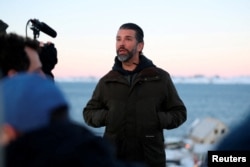 Donald Trump Jr., fiul președintelui SUA realas, a vizitat localitatea Nuuk din Groenlanda cu avionul său privat la 7 ianuarie, reaprinzând temerile despre intențiile tatăului său față de teritoriul danez semiautonom.