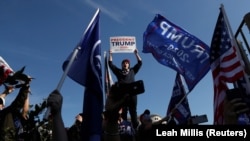 Donald Trump támogatói "Stop the Steal" tiltakozáson Washingtonban, 2020. november 14-én. Reuters/Leah Millis.