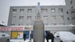 Отмывают Ильича. Новосибирск, 12 декабря