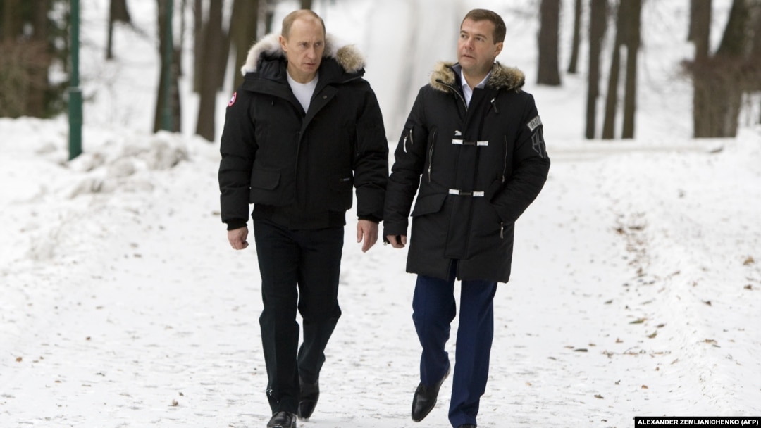 Președintele rus, Vladimir Putin, i-a acceptat demisia premierului Dmitri Medvedev