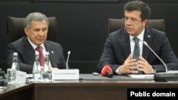 Татарстан президенты Рөстәм Миңнеханов һәм Төркия икътисад министры Ниһат Зейбекчи (Анадолу агентлыгы рәсеме)
