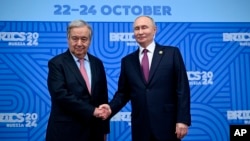 Secretarul general al ONU, Antonio Guterres, a stârnit indignarea Kievului prin participarea la summitul BRICS din Rusia, la invitația președintelui rus, Vladimir Putin, la 24 octombrie. 