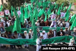Supporters of Gulbuddin Hekmatyar, the reconciled leader of Hizb-e-Islami, attend a rally in Herat on April 9 to demand the resignation of President Ashraf Ghani for his alleged failure to fix the security situation and disruption of the peace process.