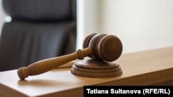 Un ciocănaș pe masa judecătorului, Judecătoria Buiucani.