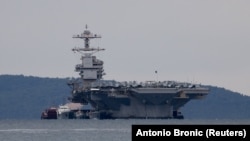 За даними CENTCOM, на борту кораблів понад 200 літаків та понад 15 тисяч моряків та морських піхотинців