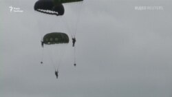 300 парашутистів у небі над Нормандією відзначили річницю «Дня Д» – відео