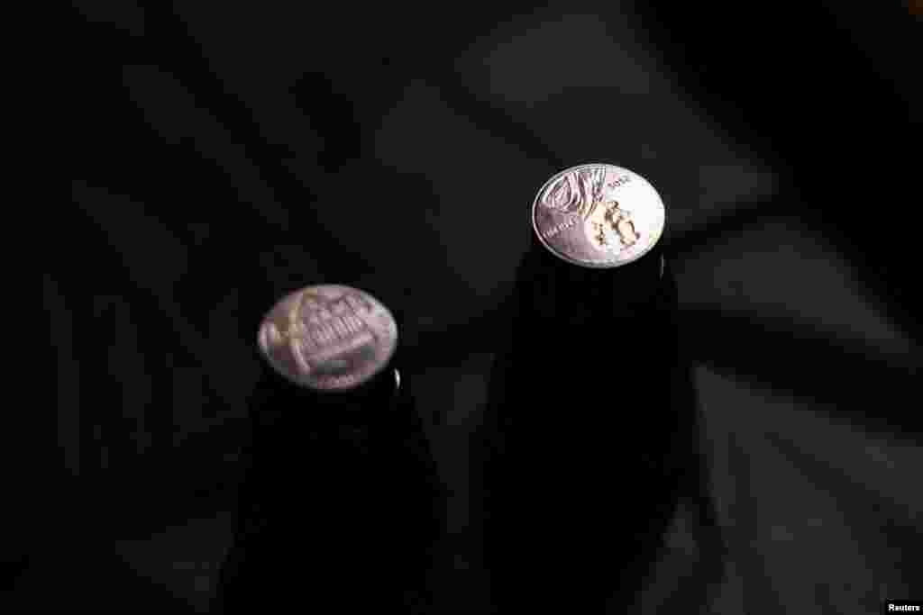 Kalupi korišćeni za kovanje poslednjih pet penija, u Filadelfiji, Pensilvanija, 12. novembra 2025. godine.