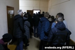 Арцёма Вінкурава вызвалілі пад падпіску ў залі суду