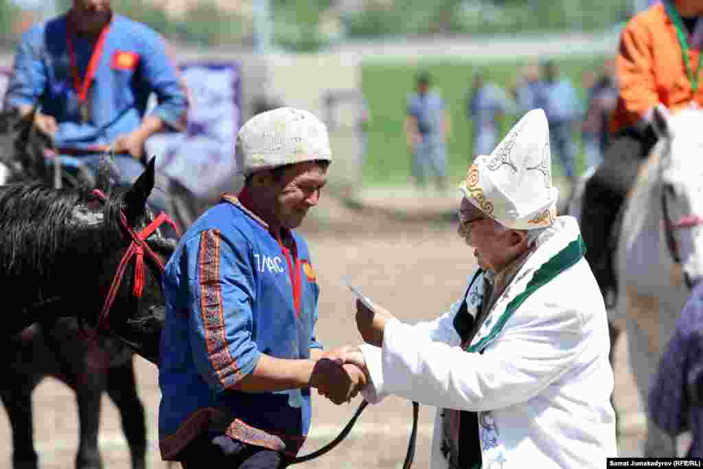 В итоге команда из Таласа "Ынтымак" стала победителем турнира, одолев соперников с минимальным счетом 1:0