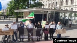 Митинг чеченской диаспоры у посольства Германии в Вене