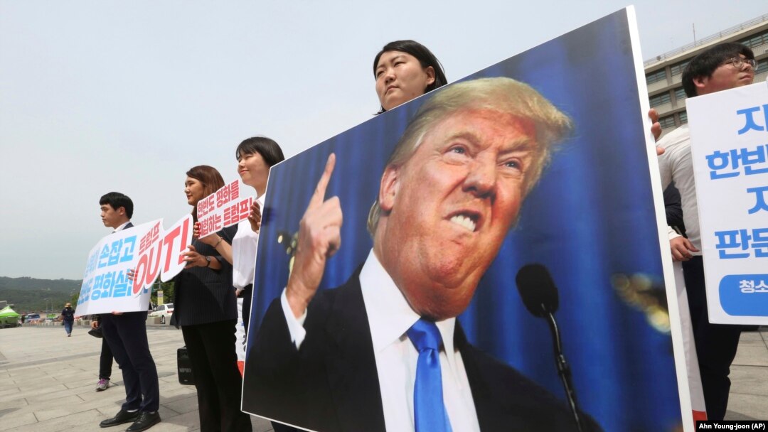 Protest protiv politike SAD ispred ambasade u Seulu