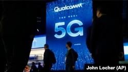 Președintele a precizat că așteaptă ca și alți provideri să dezvolte o tehnologie similară cu Huawei în privința 5G pentru a putea participa la licitația din acest domeniu. 