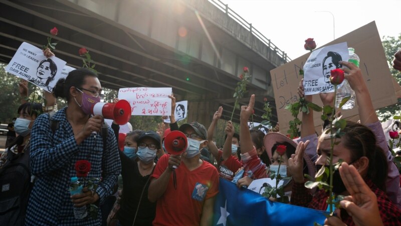 Hiljade ljudi na protestima u Mijanmaru traže oslobađanje svrgnute premijerke 
