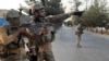 Афганські спецпідрозділи патрулюють безлюдну вулицю під час боїв з бійцями «Талібану». Афганістан, 3 серпня 2021 року