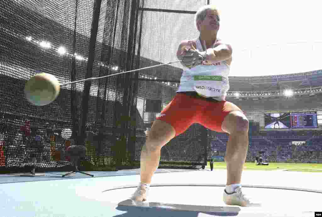 Anita Wlodarczyk of Poland on her way to winning the gold medal and setting a new world record in women's hammer throw 