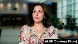 „ეს პოლიტიკური დევნაა“, - ამბობს ALDE-ს პრეზიდენტი სვენია ჰანი.