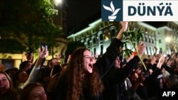 Nikuşor Danyň goldawçylary 18-nji maýda onuň prezidentlik saýlawlaryndaky ýeňşini gutlaýarlar.