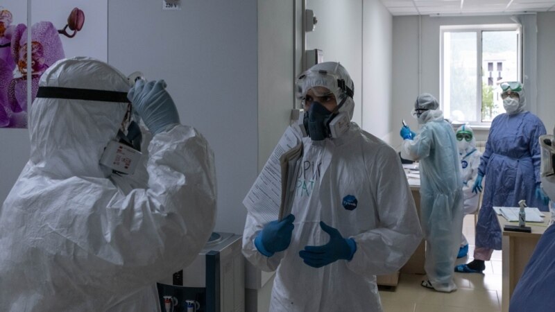 Дефицит врачей в Крыму: студентов-медиков привлекли к работе с инфицированными коронавирусом
