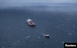 O navă-fantomă folosită de ruși pentru ocolirea sancțiunilor pe transportul petrolului, în Marea Baltică, în ianuarie 2025, înainte să fie sechestrată de germani.
