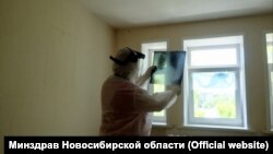 Медработник одной из больниц в России. Иллюстративное фото. 