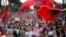 Protestues në kryeqytetin shqiptar Tiranë, më 21 qershor. Huduti ishte parë në njërën prej protestave të këtij muaji kundër Qeverisë shqiptare.